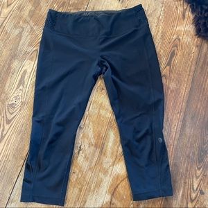 MPG Crop Capri Leggings - Mid-rise with drawstring